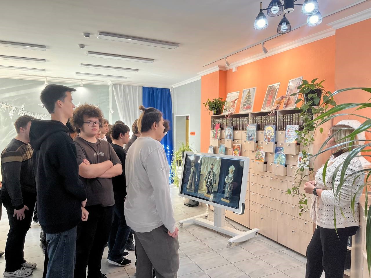 Обучающиеся ТИ (филиала) ДГТУ в г. Азове приняли участие в культурном событии — реконструкции императорского бала 1903 года.