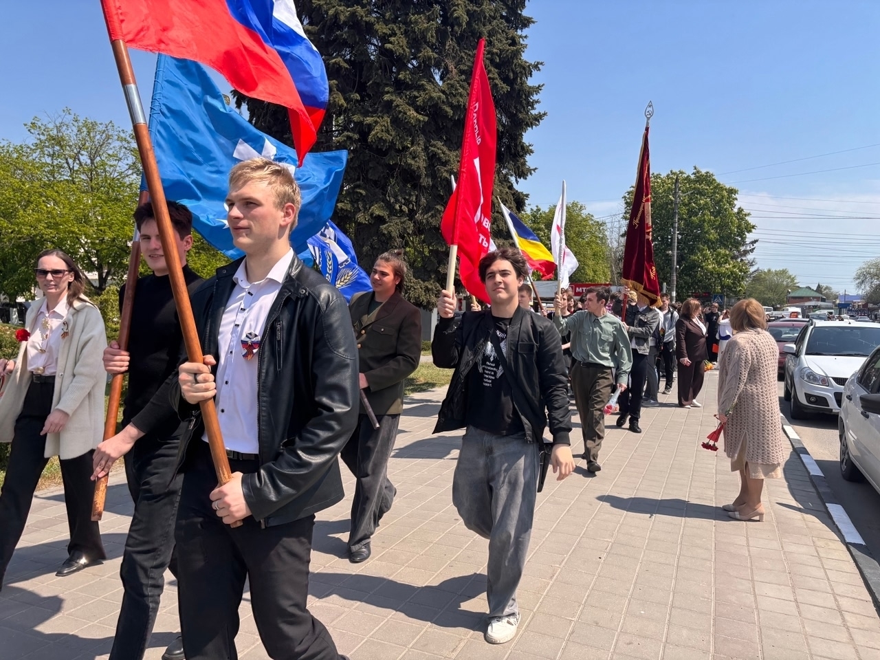 Возложение цветов к памятнику Советскому солдату и мемориалу «Павшим за Родину»